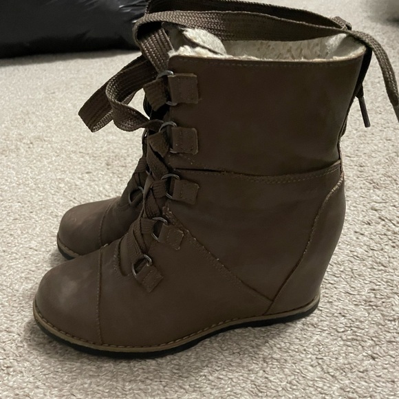 Booties - Picture 3 of 4